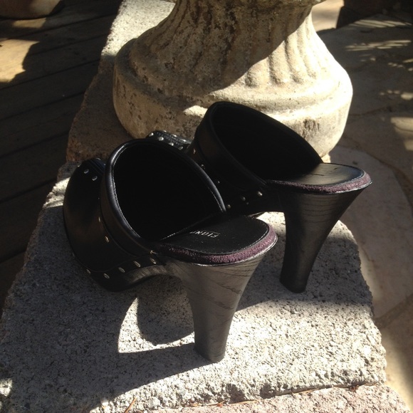 Fioni 🍷Studded Black Mules 🍷 Clogs - Picture 2 of 2